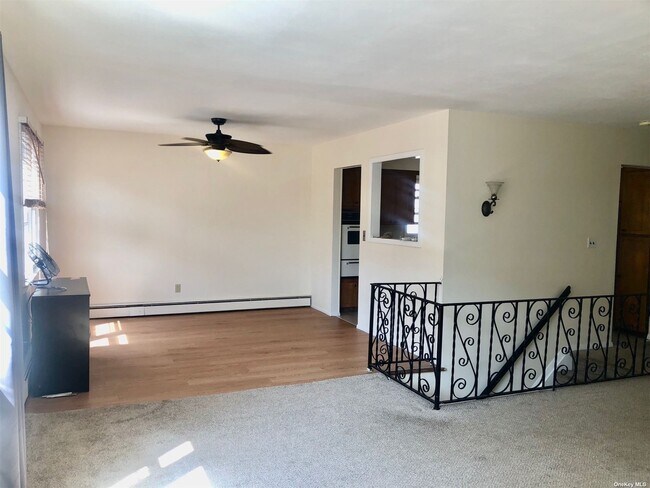 Building Photo - 637 W Penn St