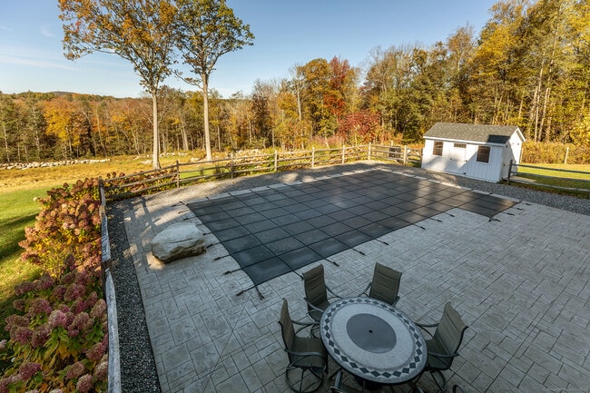 Building Photo - 42 Pond Ridge Rd