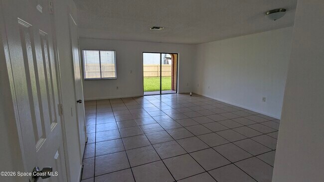 Building Photo - 174 San Juan Cir