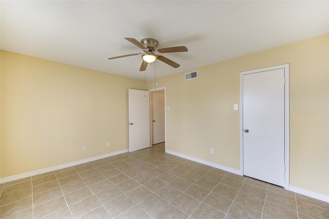 Building Photo - 6606 De Moss Dr