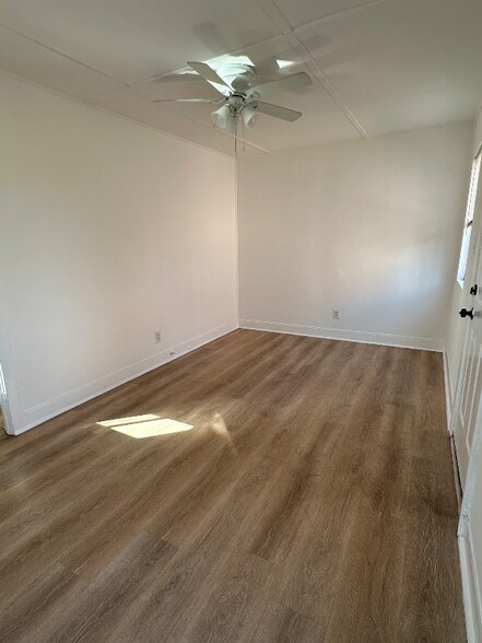 Building Photo - 7925 Morton Ave