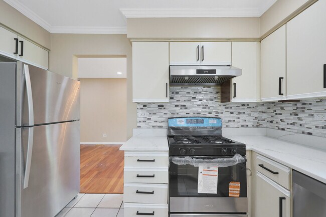Building Photo - 1356 Larchmont Dr