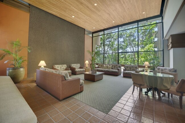 Building Photo - 2121 Ala Wai Blvd