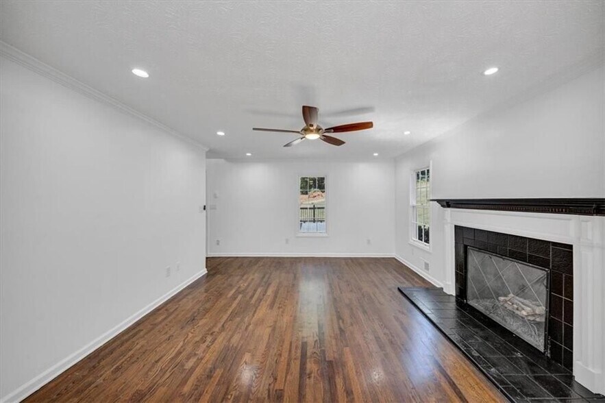 Building Photo - 172 Oak Forest Dr