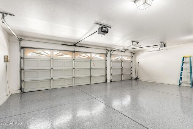 Building Photo - 1517 W Islandia Dr