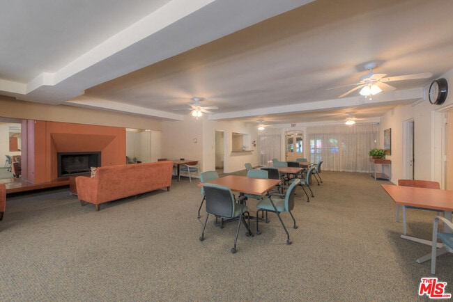 Building Photo - 5600 Kensington Wy