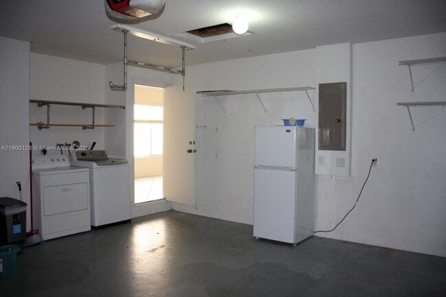 Building Photo - 1084 Golden Cane Dr