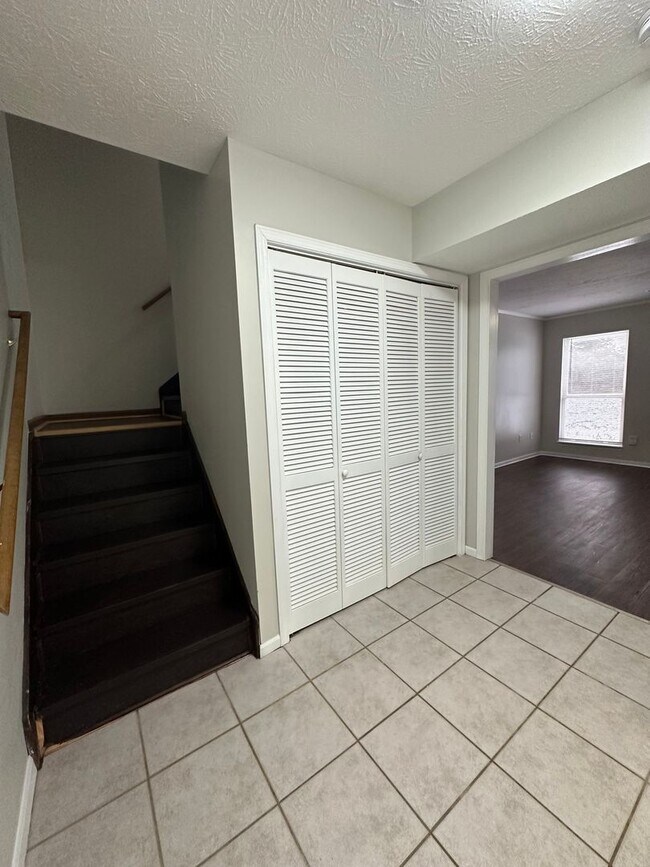 Building Photo - 3611-3613 E Thornhill-ROLLEY