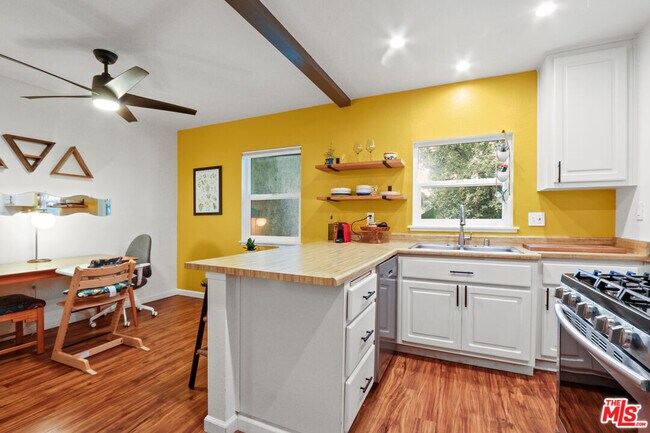 Building Photo - 3621 Kalsman Dr