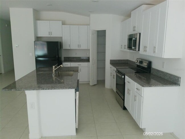 Building Photo - 1646 Red Loop