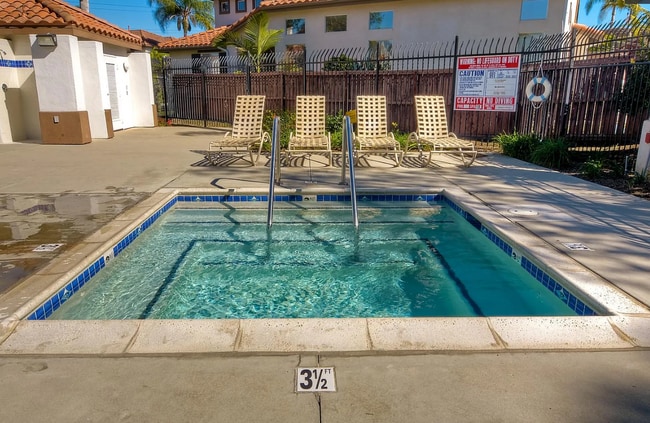Building Photo - 1520 Sapphire Dr