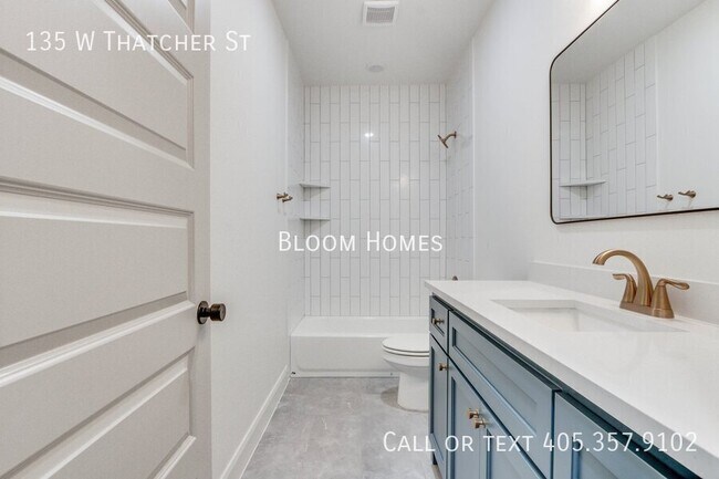 Building Photo - 135 W Thatcher St