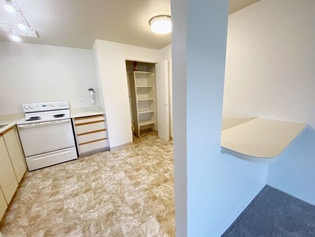 Building Photo - 4446 Reka Dr
