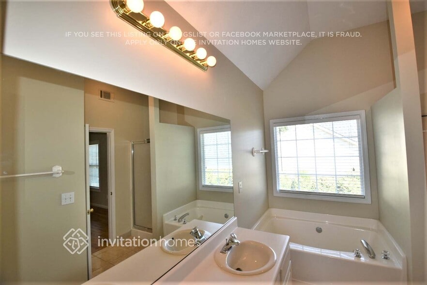 Building Photo - 2905 Meadow Gate Way