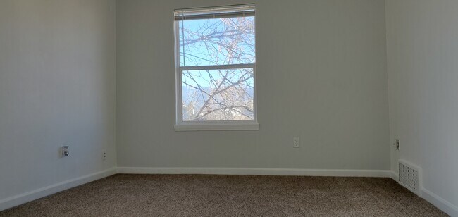 Building Photo - 1310 Firefly Cir