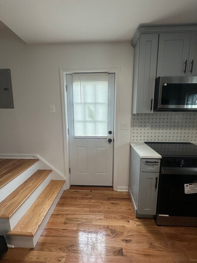 Building Photo - 17 Church St