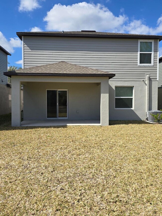 Building Photo - Gorgeous 4-Bedroom, 2.5-Bathroom Home in R...