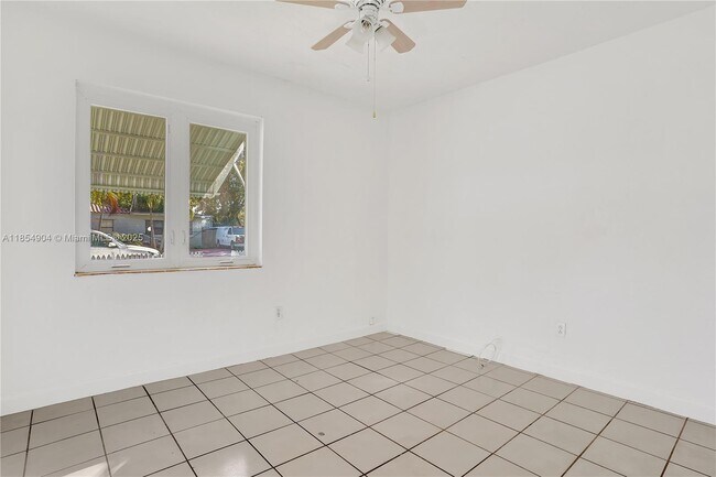 Building Photo - 5985 SW 41st St