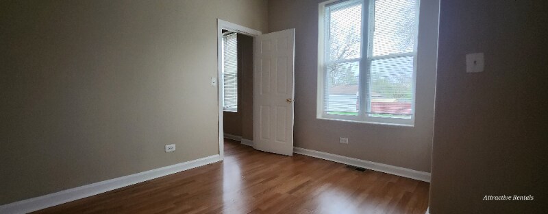 Building Photo - 1024 W 64th St