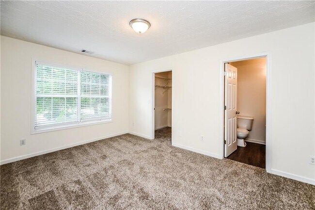 Building Photo - 805 Lewis Ridge Cir