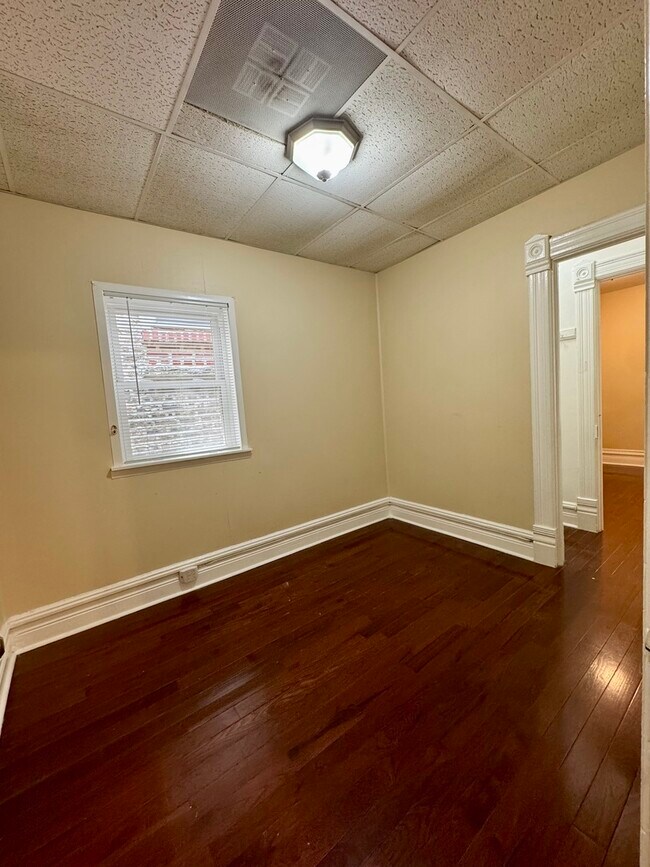 Building Photo - 1012 S Oakley Blvd