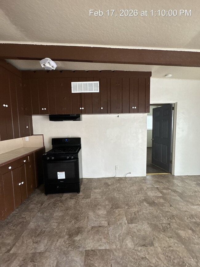 Building Photo - 3040