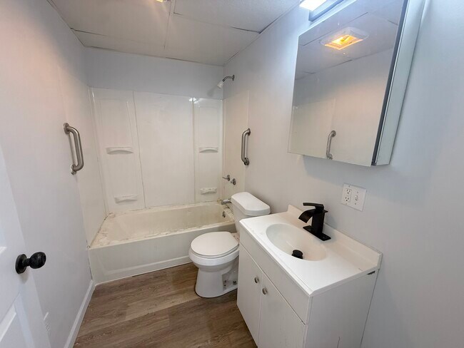 Building Photo - 343 Cedar Ave