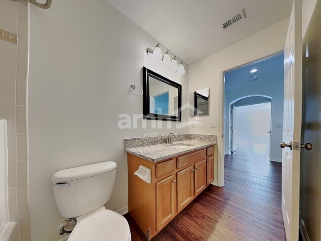 Building Photo - 1921 Darlin Cir