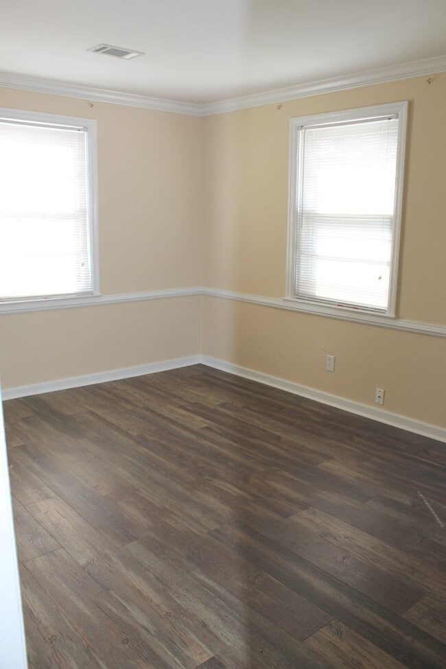 Primary Photo - 2 Bedroom Apartment in Shandon off of Devi...
