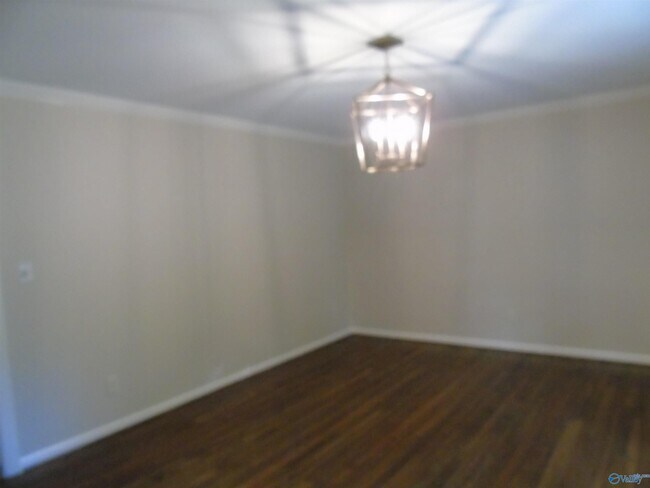 Building Photo - 3317 Lookout Dr SE