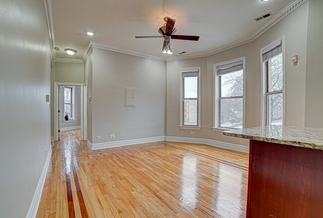 Building Photo - 4858 S Prairie Ave
