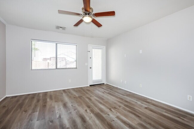 Building Photo - 38345 N Rusty Ln