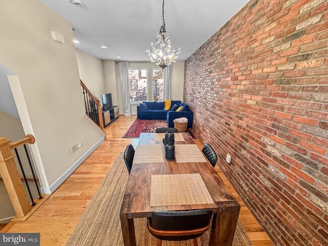 Building Photo - 5610 45th Ave