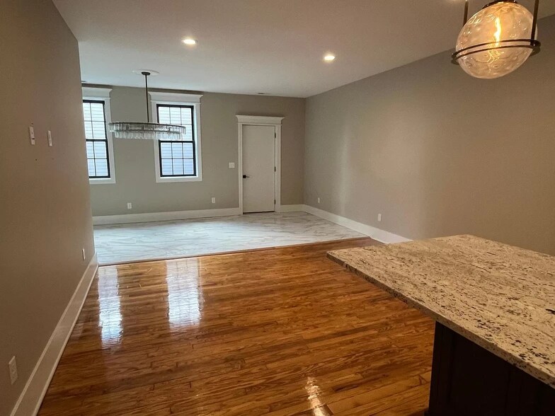 Building Photo - 504 Broadway St