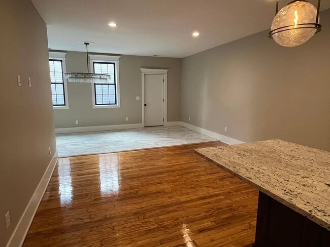 Building Photo - 504 Broadway St