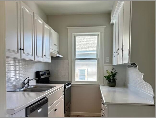 Building Photo - 94-96-96 Columbia Park