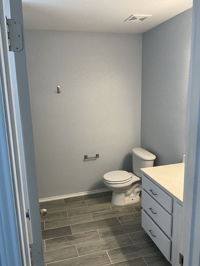 Building Photo - "Charming 3-Bedroom Haven in Selma with Granite Elegance!"