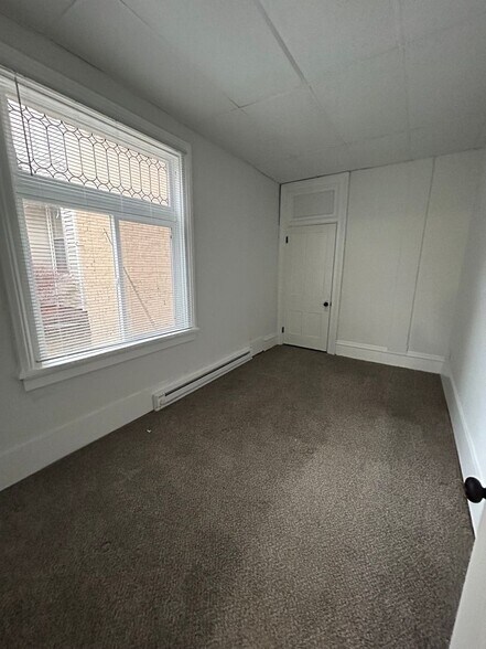 Building Photo - 911 N 9th St Rd