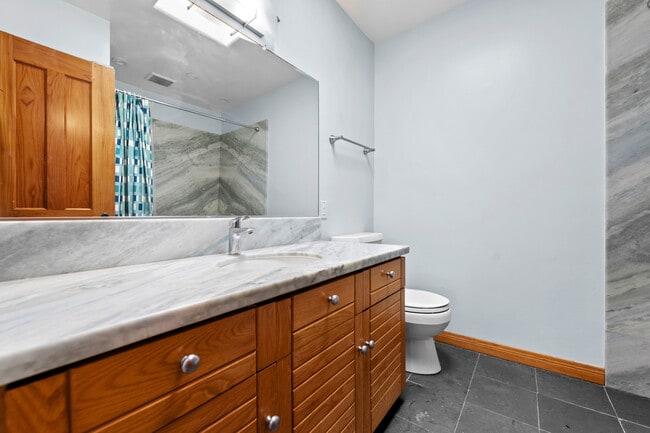 Building Photo - 425 Neptune Ave