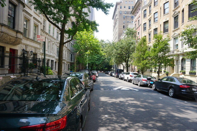Building Photo - 30 E 95th St