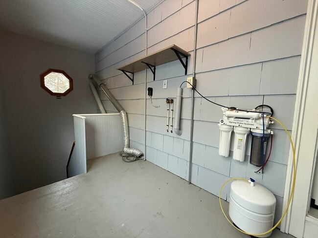 Building Photo - 58 Oxford St N