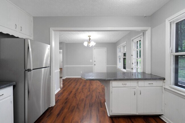 Building Photo - Spacious 4BR House in Lawrenceville