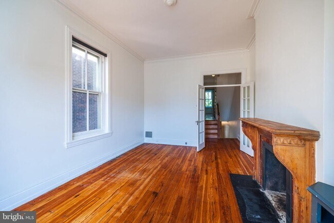 Building Photo - 206 S 43rd St