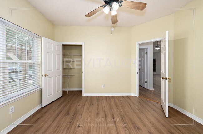 Building Photo - Daphne 3BR/2BA + Bonus Den – Spacious, Stylish & Full of Charm!