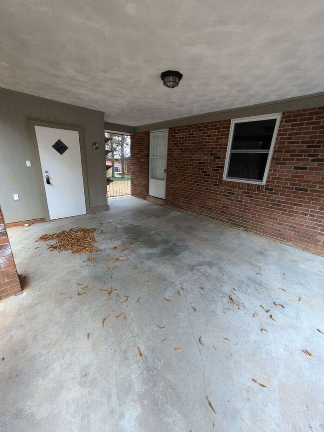 Building Photo - 2BD/1BA Unit in Hickory