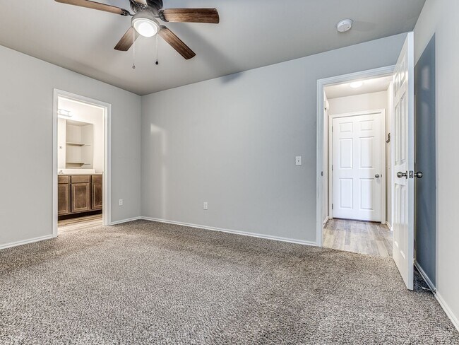 Building Photo - Cute home in Mustang schools + 3 bedrooms + 2 bathrooms