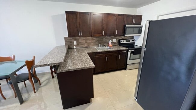 Building Photo - 15205 NE 6th Ave