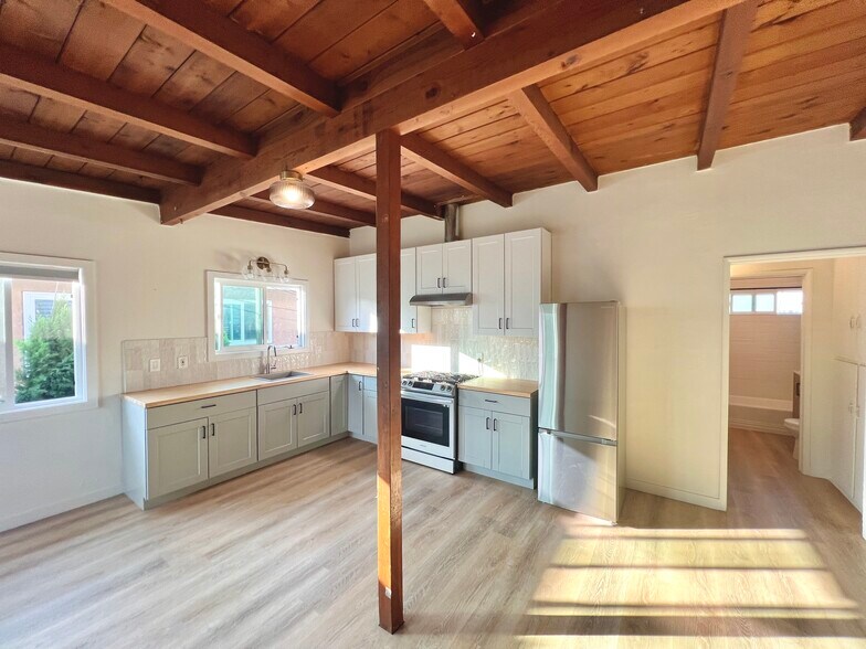 Building Photo - 3417 W 190th St