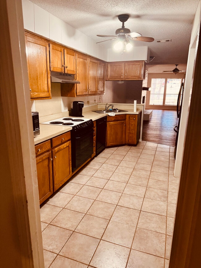 Building Photo - 1817 Crooked Ln