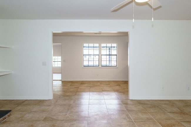 Building Photo - 3BR Home in Shell Point – Sunroom | Garage | Prime Location